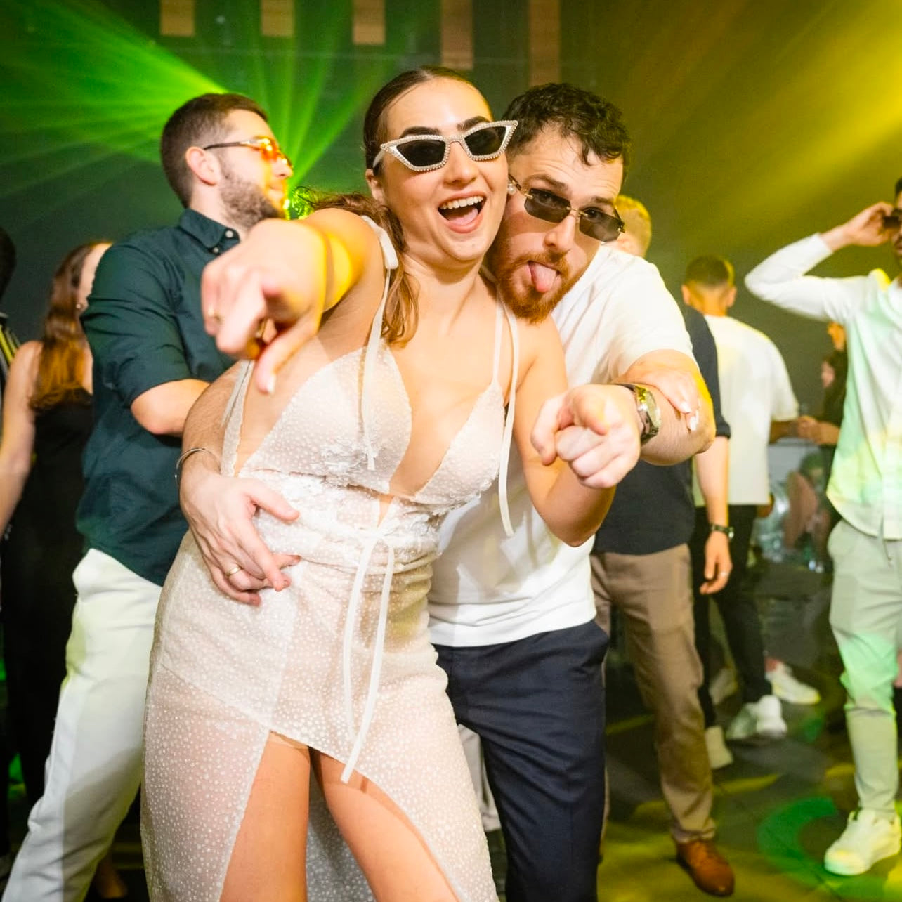 משקפיים לכלה (בסגירת עמדת משקפיים לחתונה מקבלים משקפי כלה במתנה)