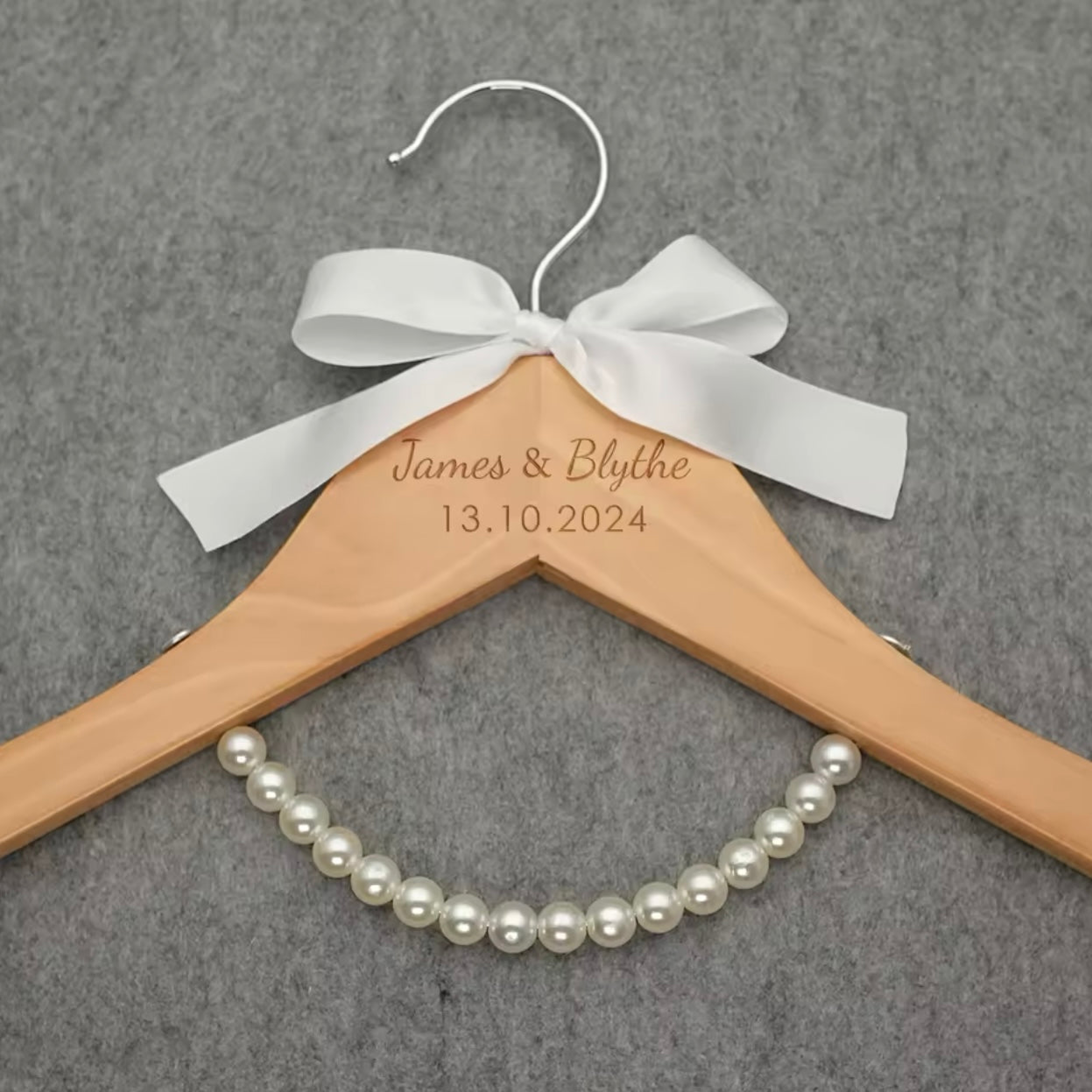 קולב עם שמות ותאריך לחתן וכלה