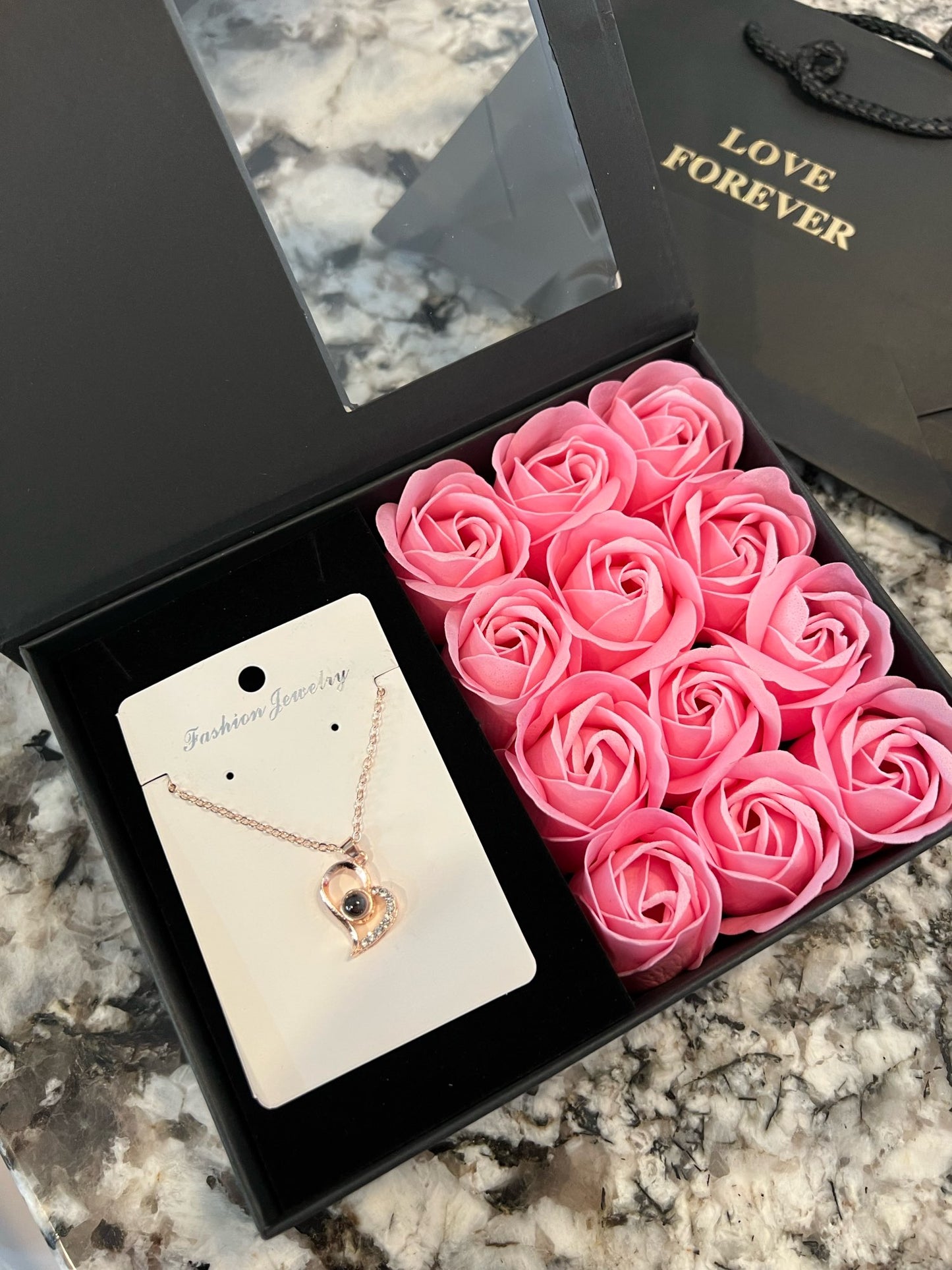 מארז יום האהבה - המארז המושלם למתנה המושלמת