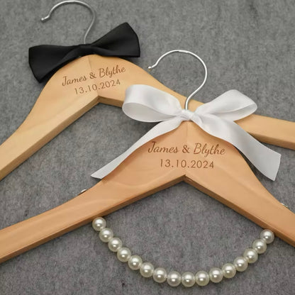 קולב עם שמות ותאריך לחתן וכלה